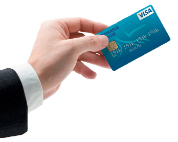 Банковская карта в руке. Пластиковая карта в руке. Кредитная карта. Рука протягивает карту.